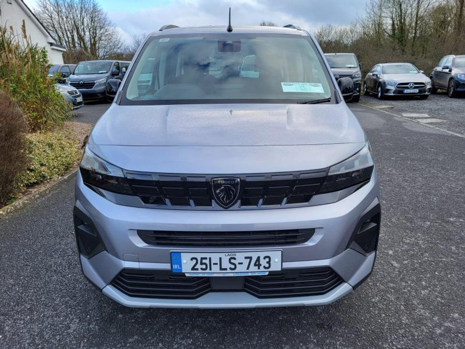 2025 Peugeot Rifter - image 2