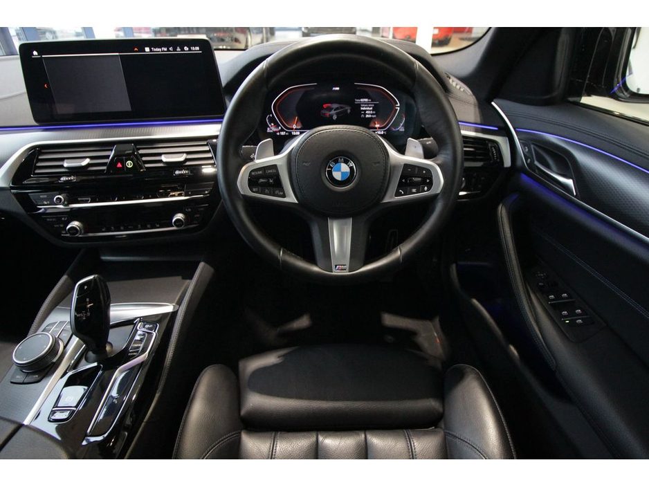 2022 BMW 5 Series 520D M SPORT €39,899
