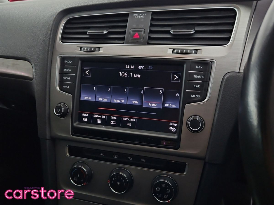 2014 Volkswagen Golf - image 19