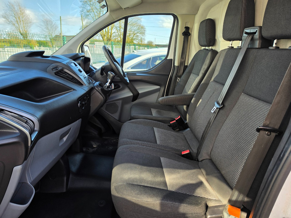 2018 Ford Transit Custom - image 15