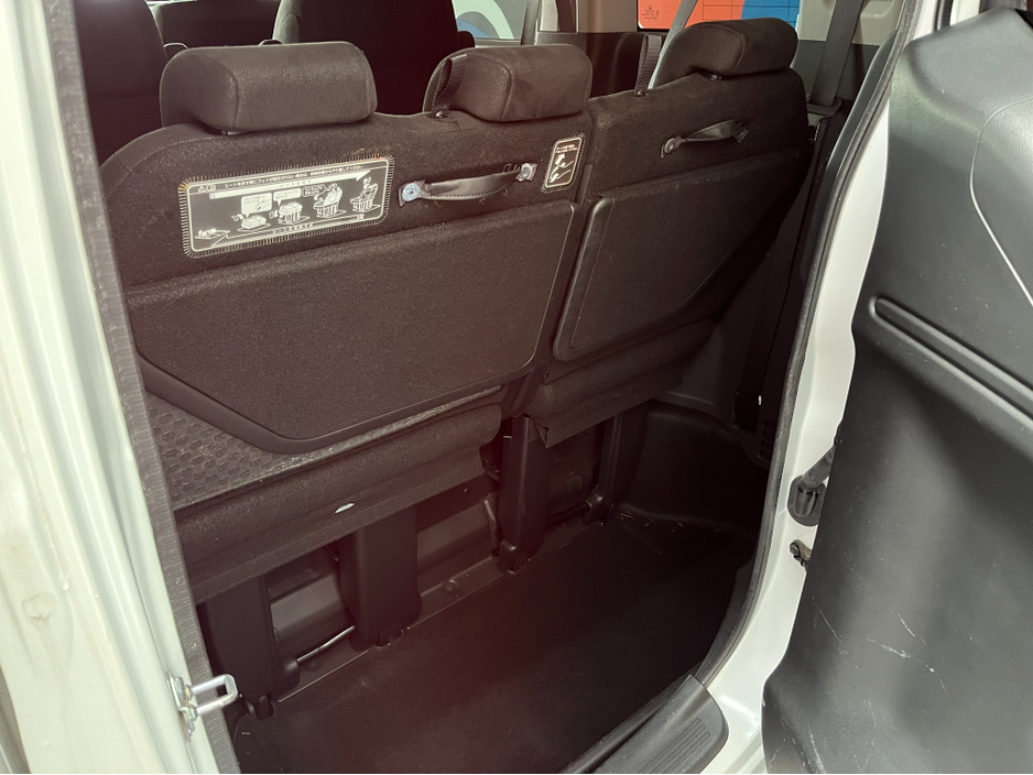 2018 Honda Stepwagon - image 7