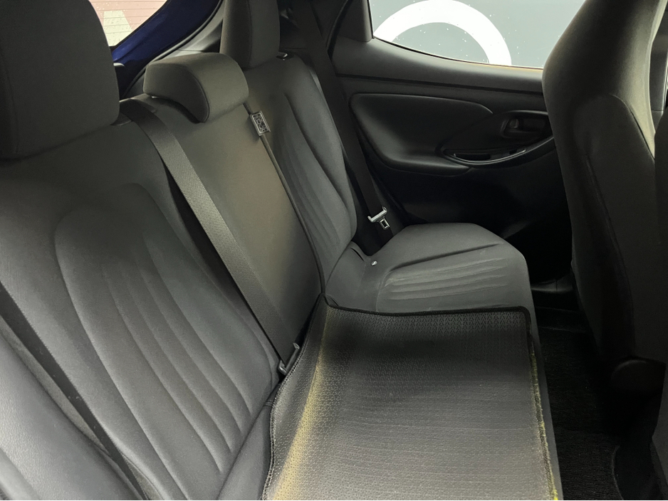 2022 Toyota Yaris - image 10