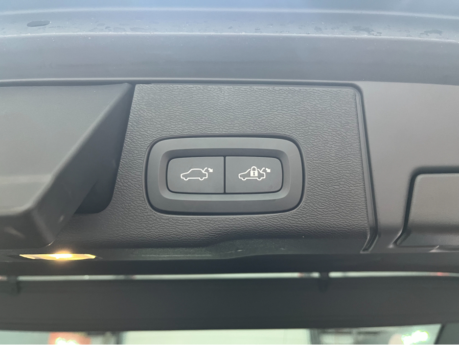 2023 Volvo XC60 - image 9