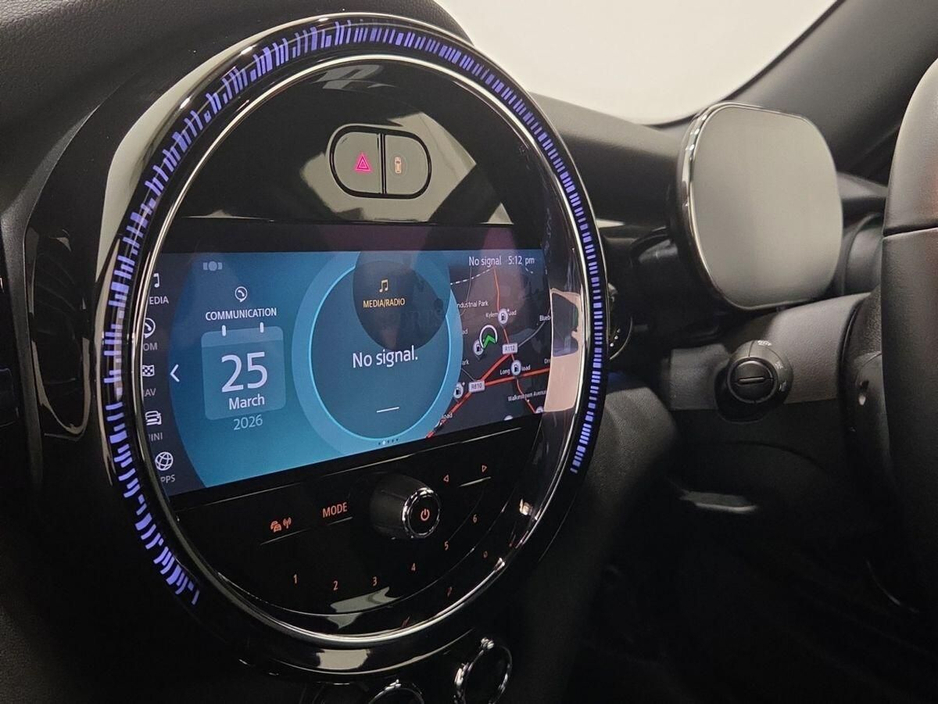 2022 MINI Hatch - image 8