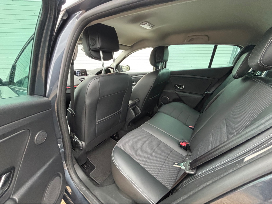 2016 Renault Megane - image 15