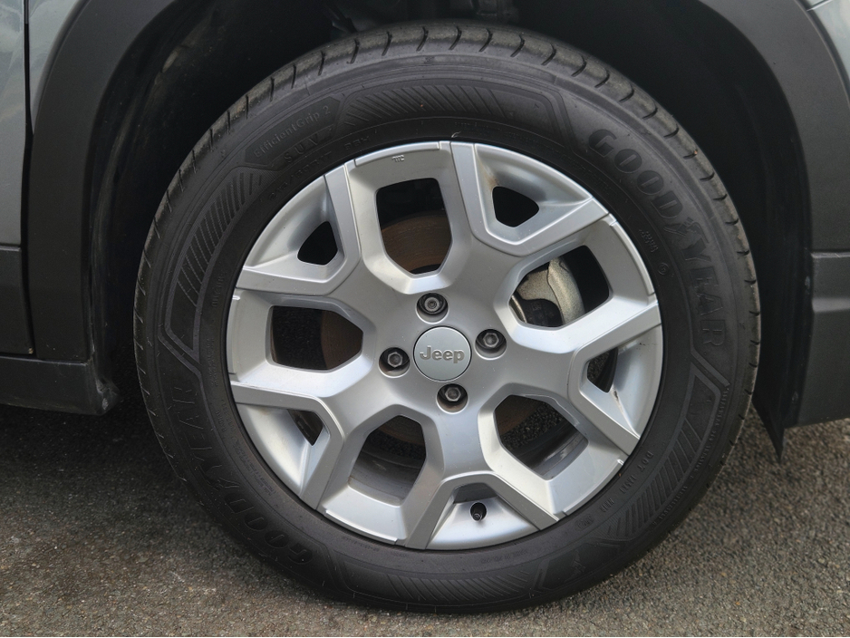 2025 Jeep Avenger - image 9