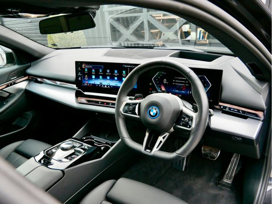 2025 BMW 5 Series - image 18