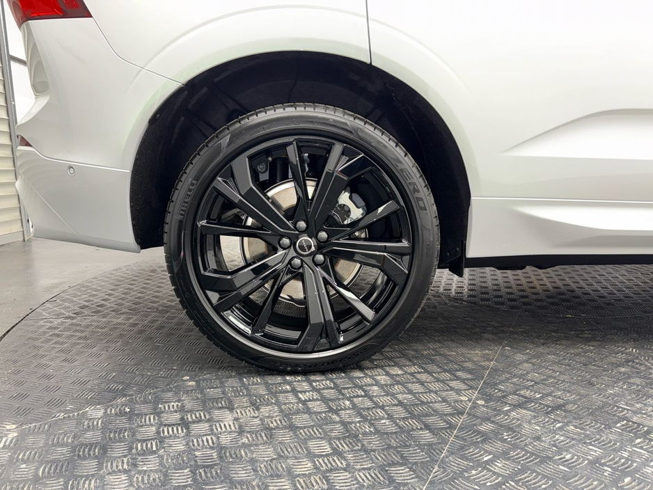 2026 Volvo XC60 - image 5