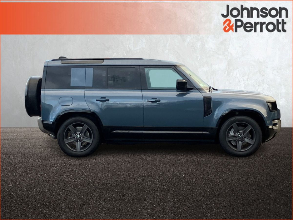 2025 Land Rover Defender 110 2.0 Si4 PHEV 300 PS S Campaign (Remainder of 5 year Manufacturer Warranty) €98,900