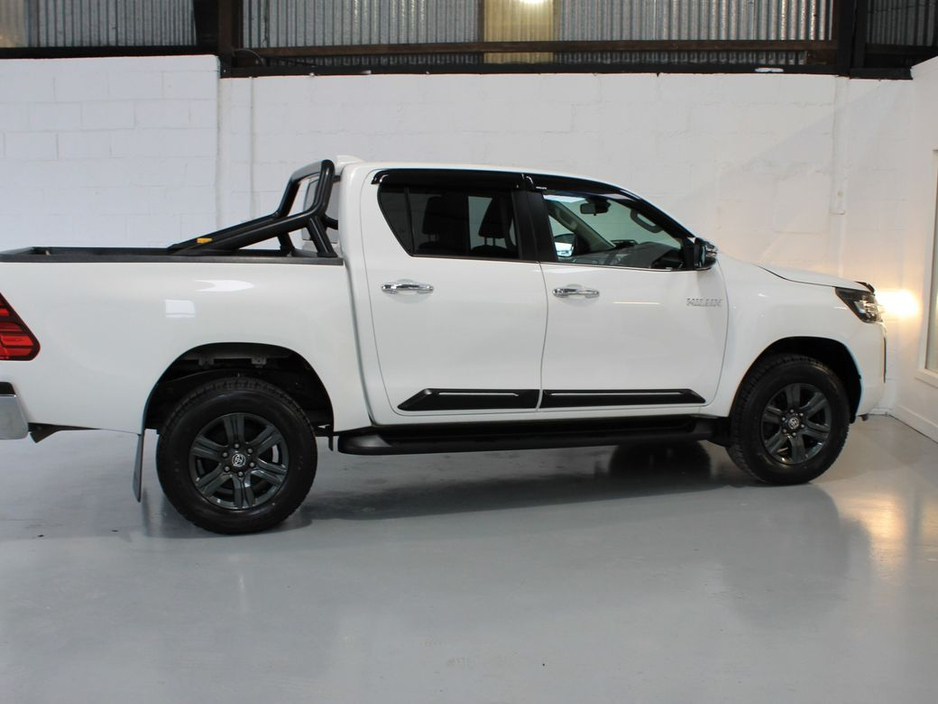 2024 Toyota Hilux 2.8 SR5 Double CAB 4DR €48,999