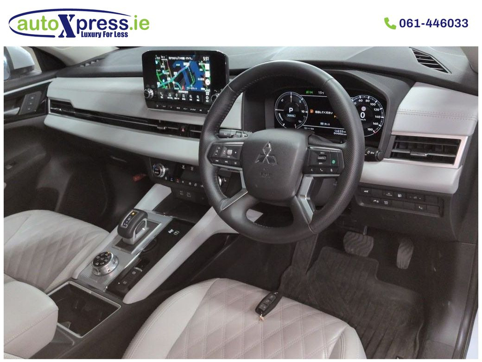 2022 Mitsubishi Outlander - image 2