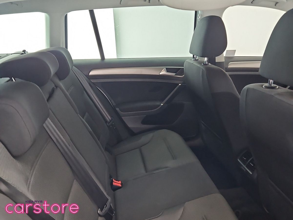 2016 Volkswagen Golf - image 10