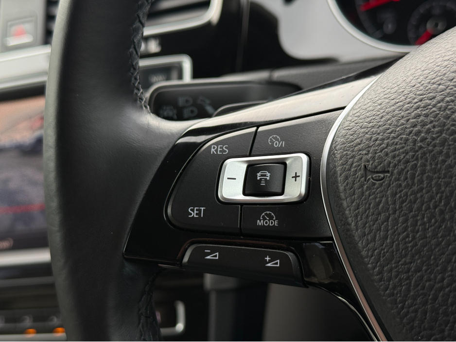 2015 Volkswagen Golf - image 19