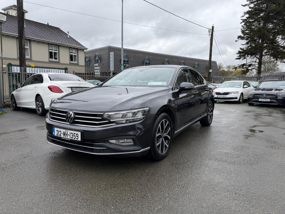 2021 Volkswagen Passat - image 4