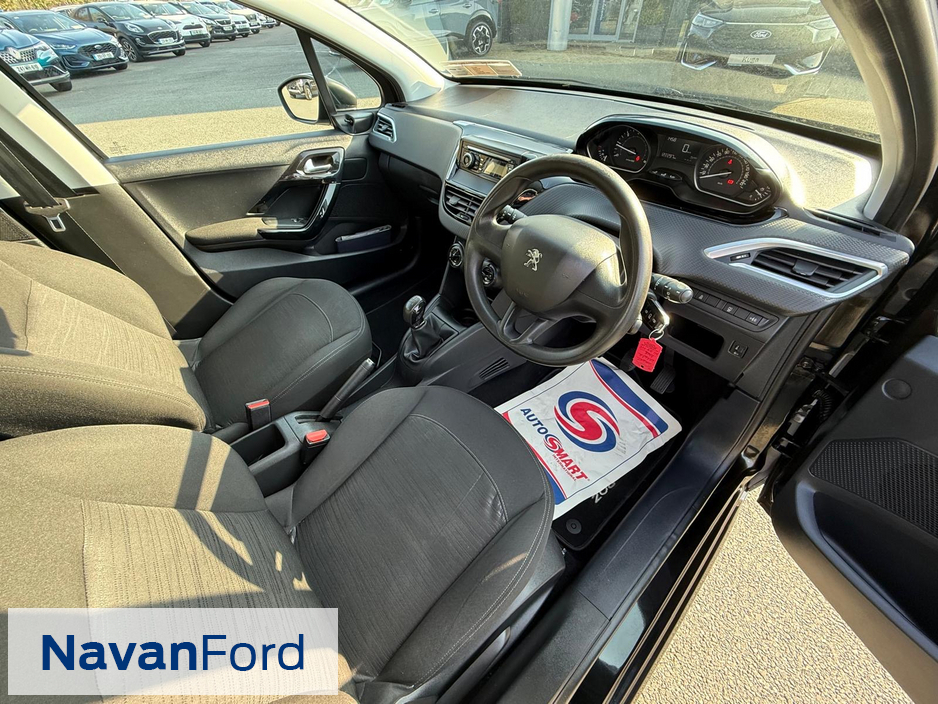 2016 Peugeot 208 - image 13