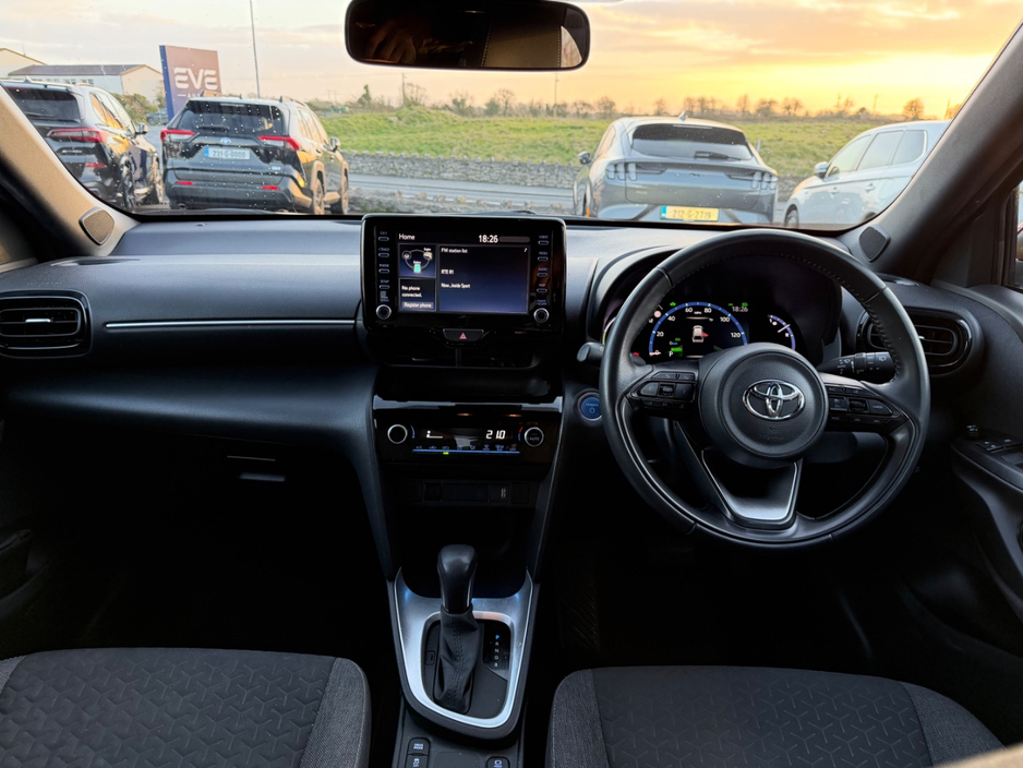 2023 Toyota Yaris Cross - image 9