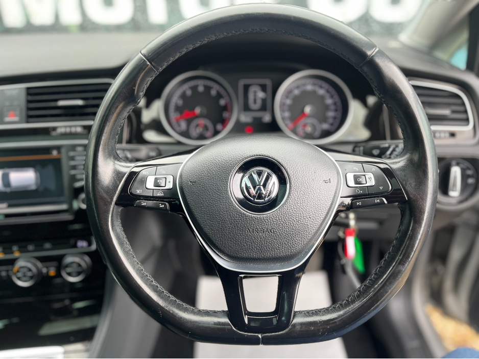 2015 Volkswagen Golf - image 10