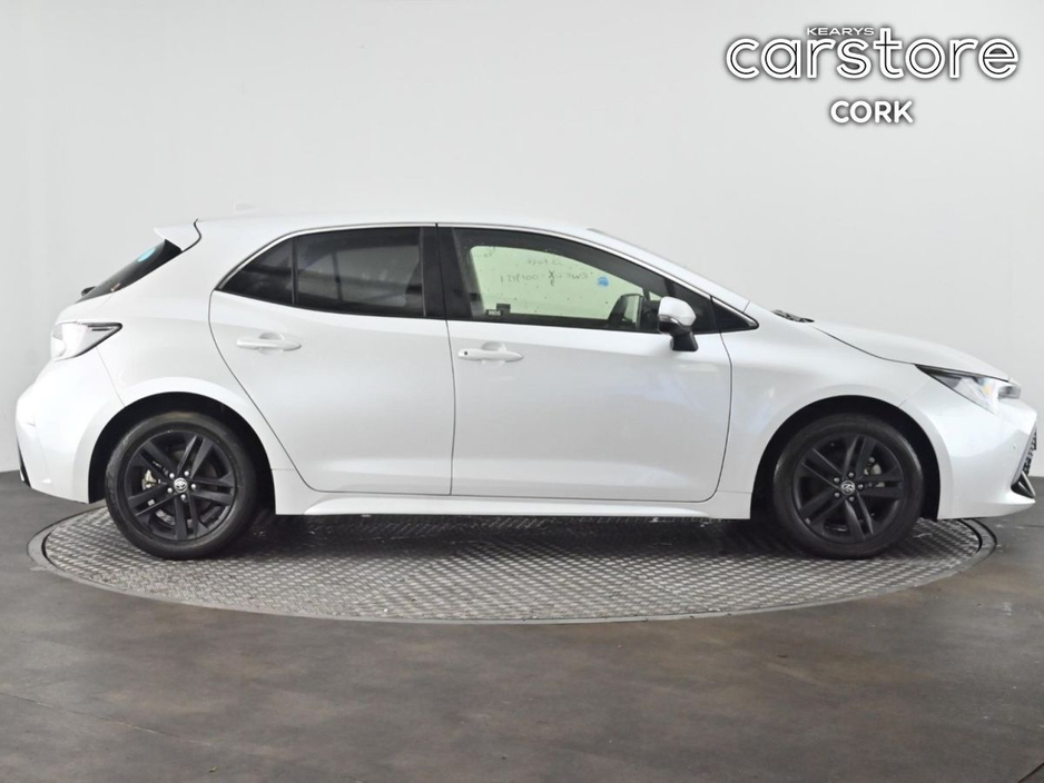 2022 Toyota Corolla - image 2