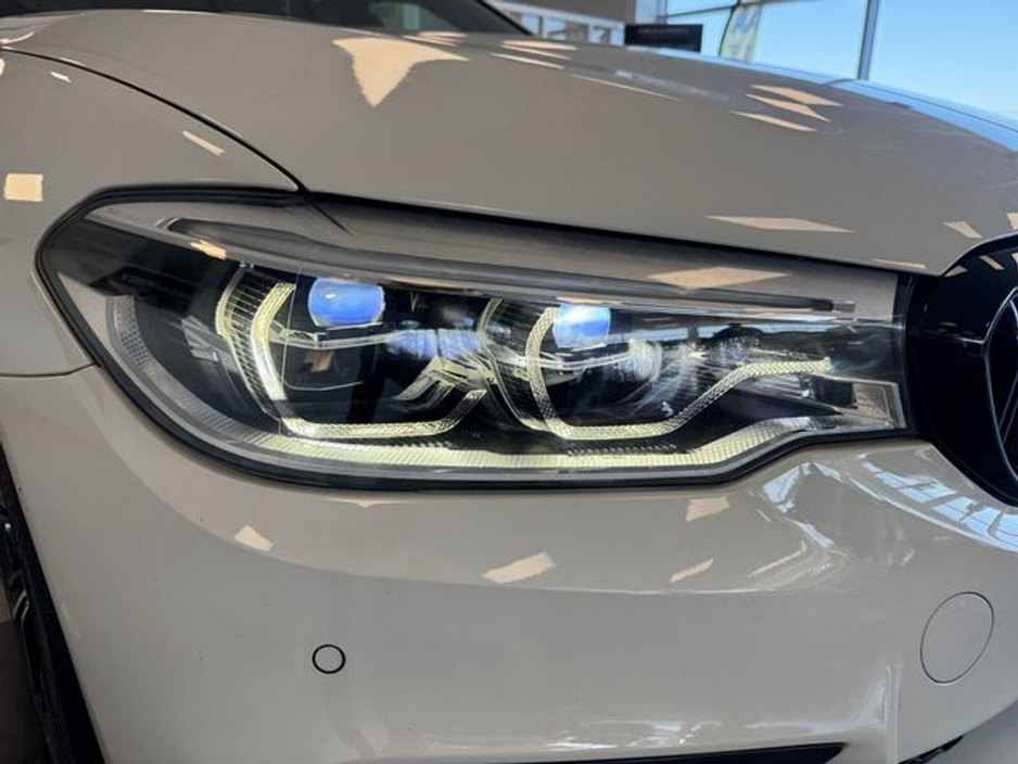 2018 BMW 5 Series - image 21
