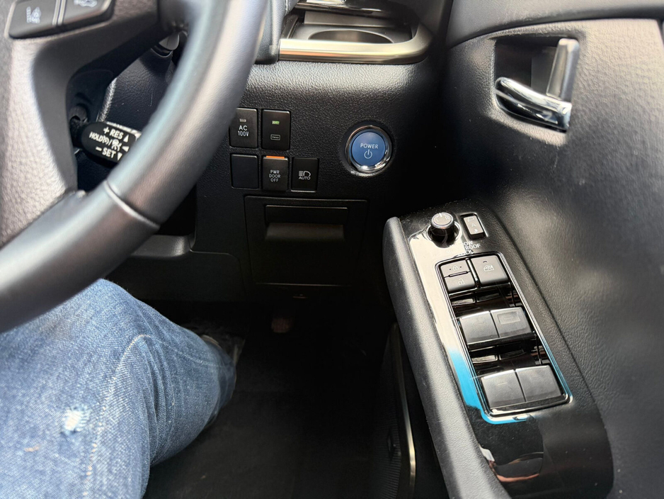 2023 Toyota Alphard - image 13