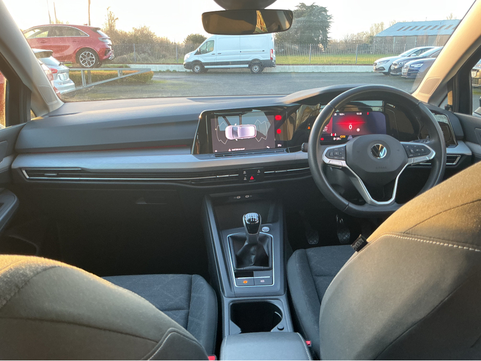 2023 Volkswagen Golf - image 12