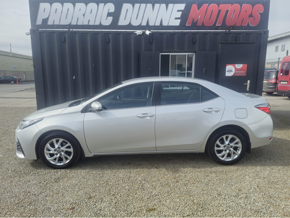 2017 Toyota Corolla - image 3