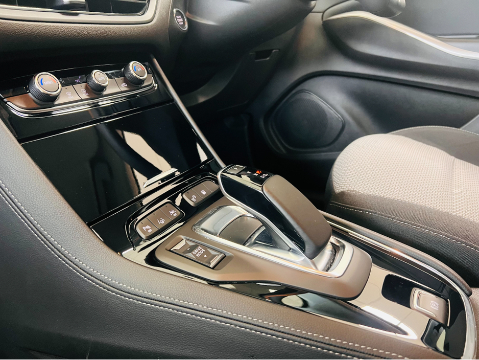 2023 Opel Grandland OPEL EDITION Plug In Hybrid As New Only 8000 Kms Huge Spec Now On Sale www.bolands.ie Est.1955 €28,950