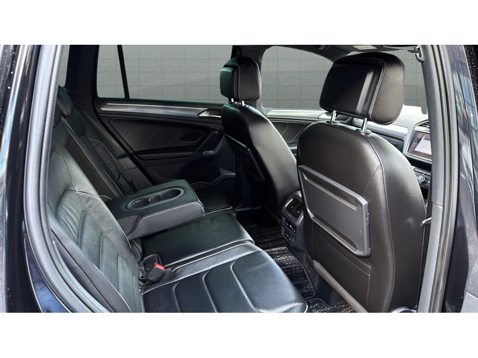 2018 Volkswagen Tiguan - image 17
