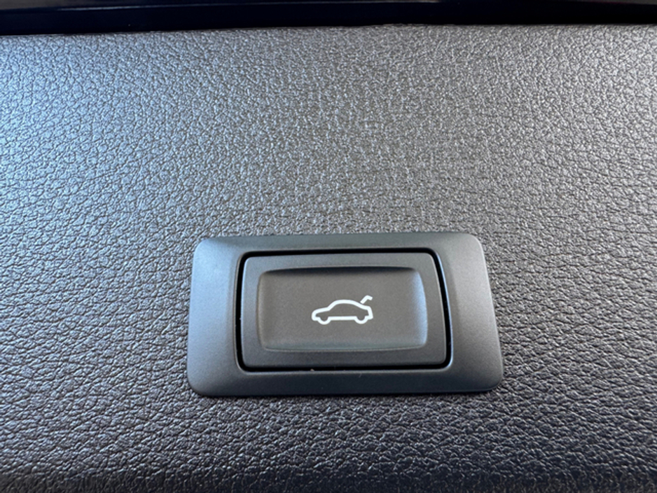 2022 Audi e-tron - image 11