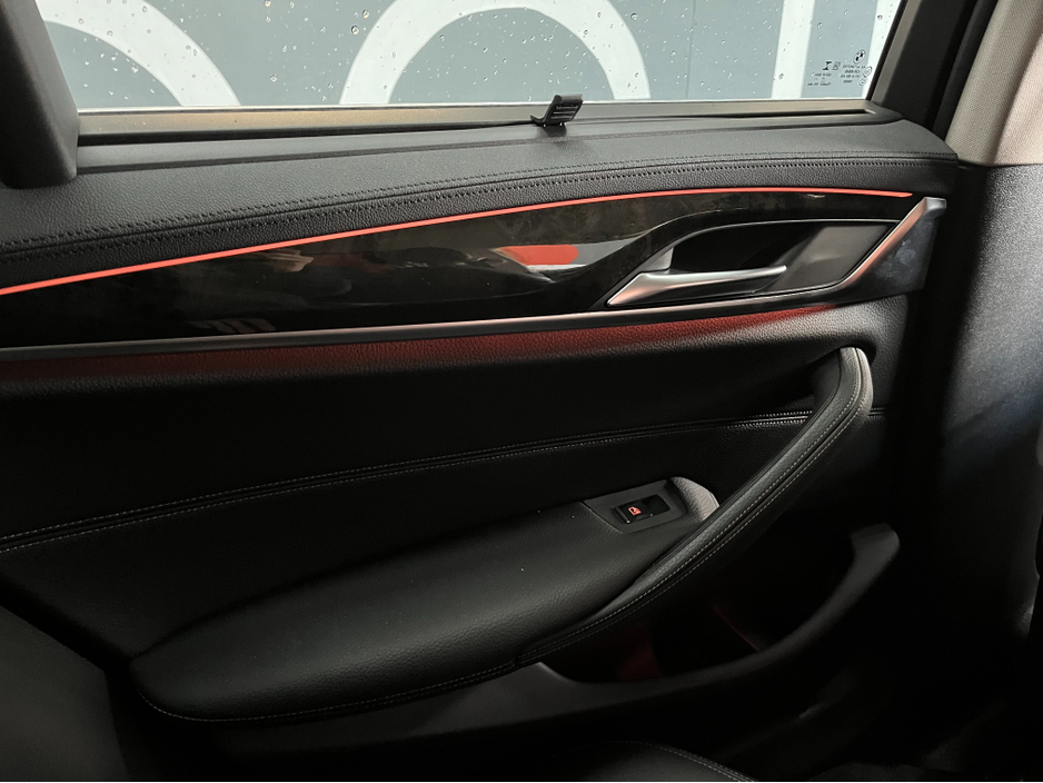 2018 BMW 5 Series - image 17