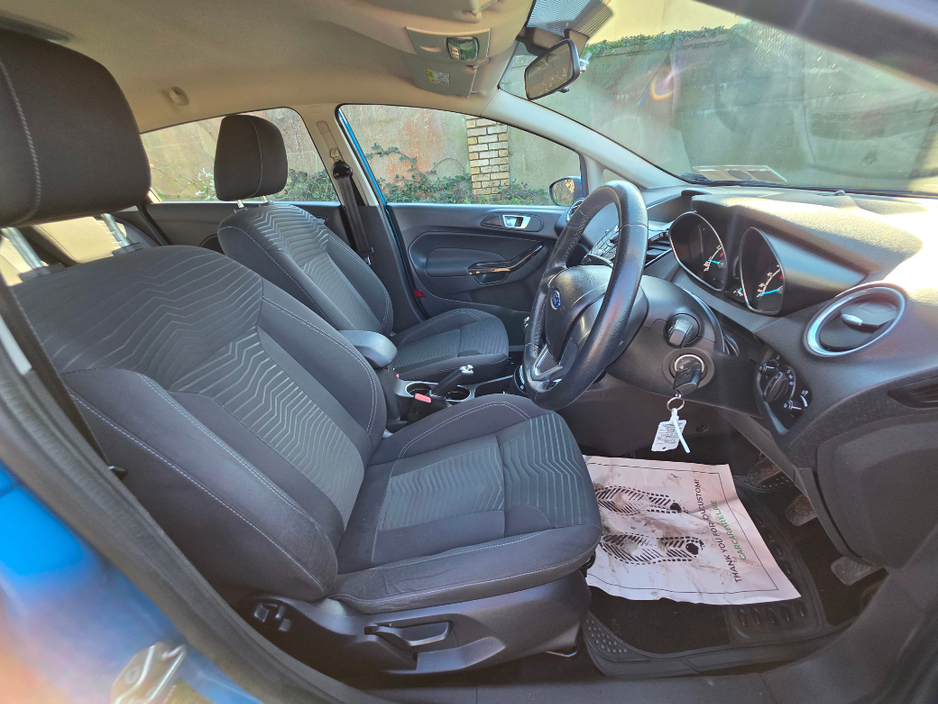 2014 Ford Fiesta - image 10