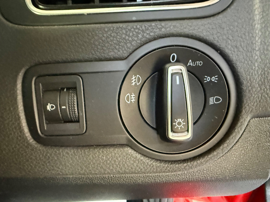 2016 Volkswagen Polo - image 18