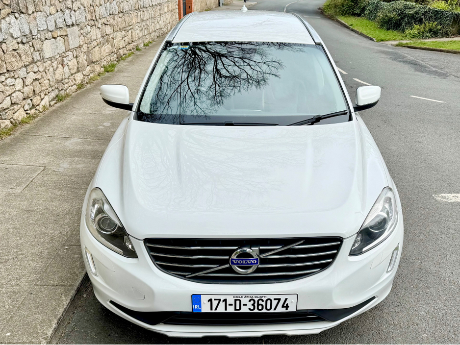 2017 Volvo XC60 - image 11