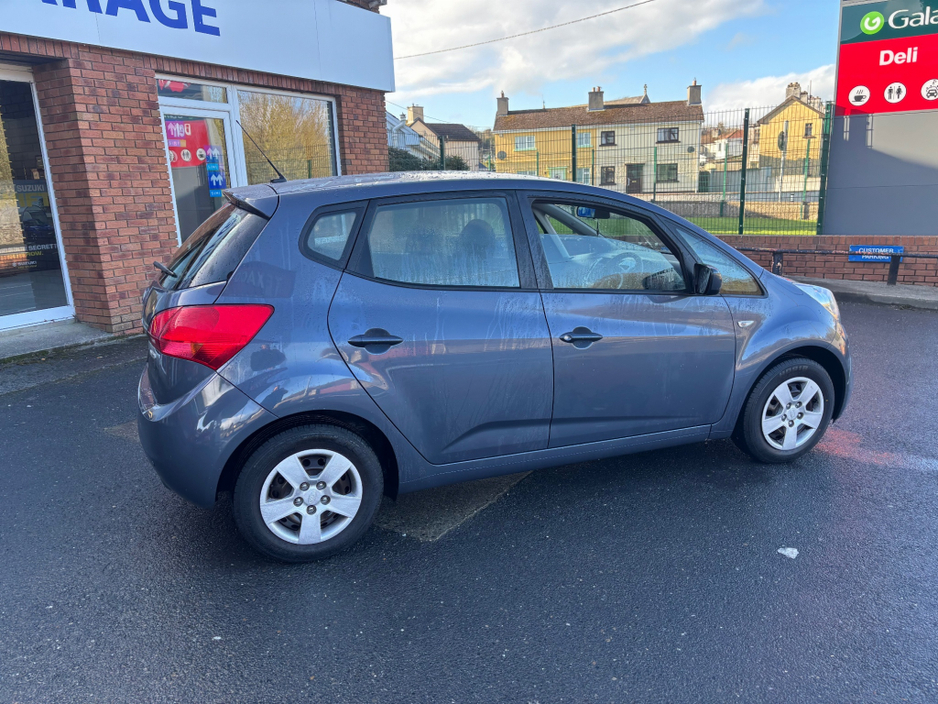 2017 Kia Venga - image 4