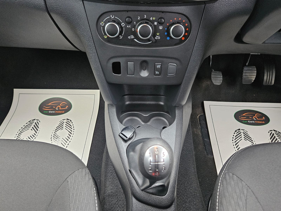 2020 Dacia Sandero - image 32