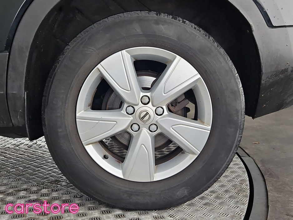 2019 Volvo XC40 - image 14