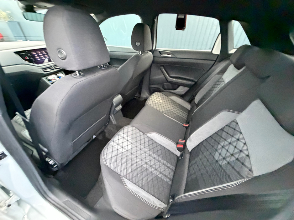 2022 Volkswagen Polo - image 32