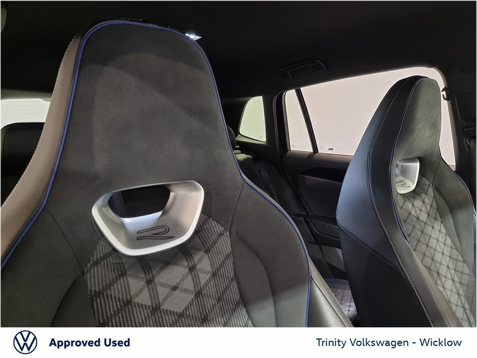 2025 Volkswagen Tiguan - image 29