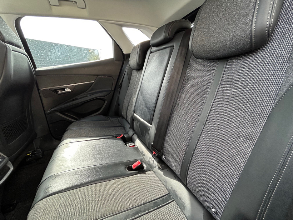 2019 Peugeot 3008 - image 10