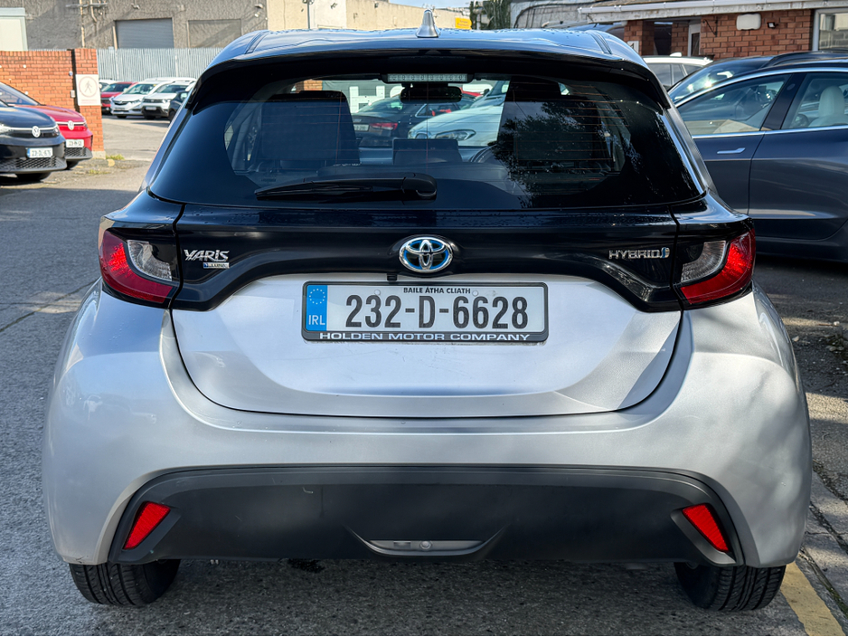 2023 Toyota Yaris - image 10