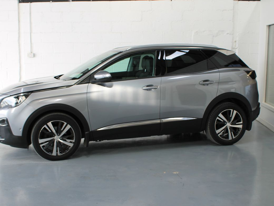2019 Peugeot 3008 - image 4