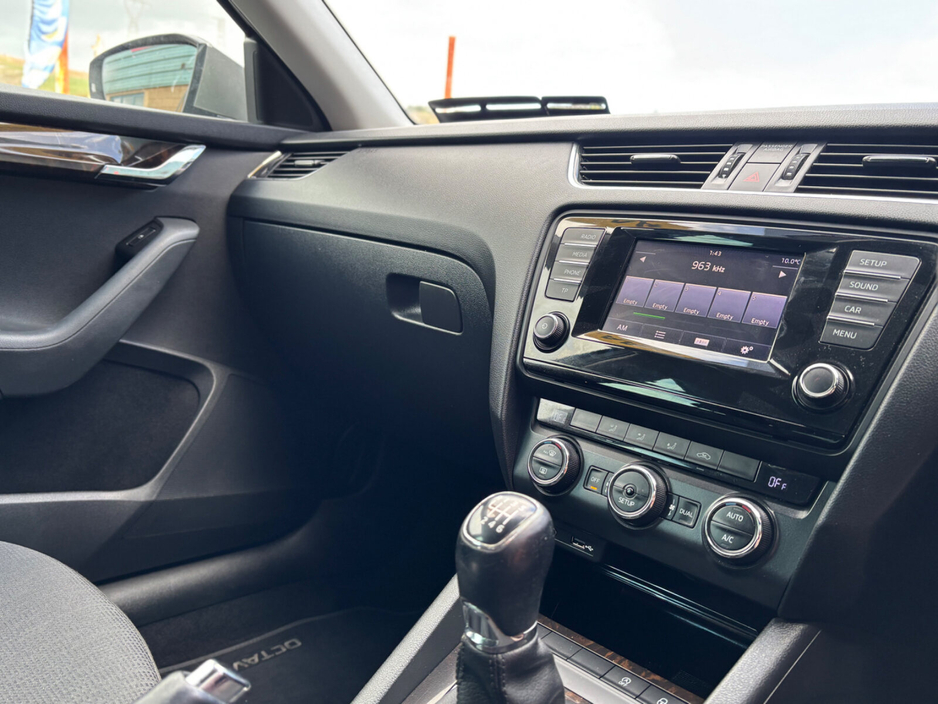 2015 Skoda Octavia - image 8