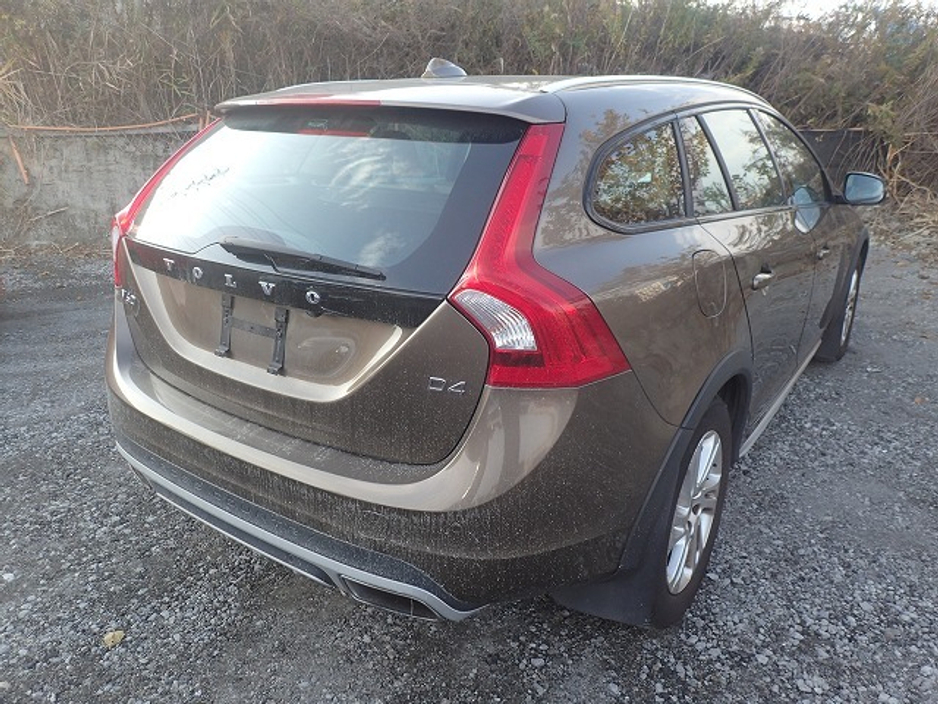 2016 Volvo V60 CROSS COUNTRY - image 2