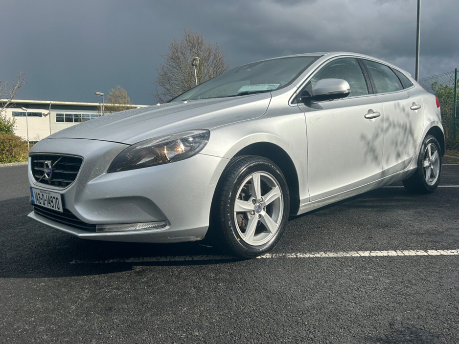 2014 Volvo V40 - image 4