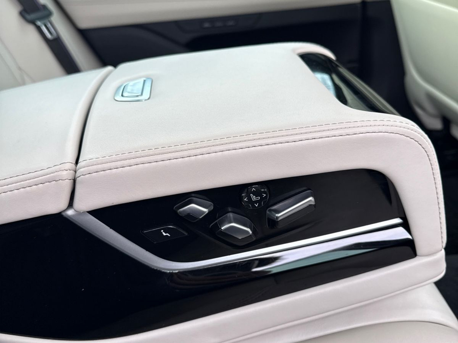 2022 BMW 7 Series - image 32
