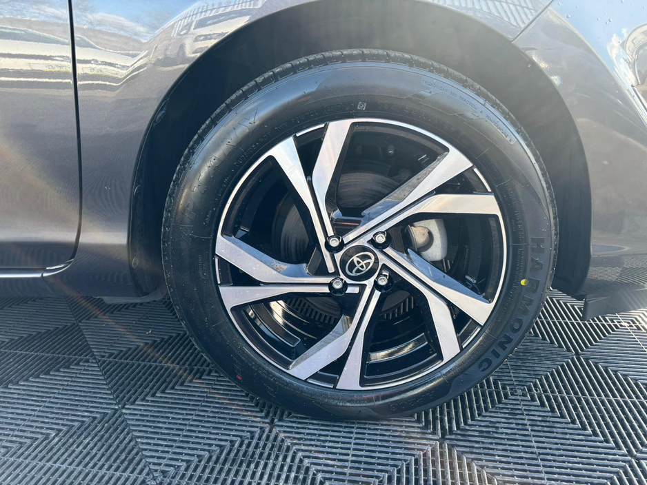 2019 Toyota Aqua - image 3