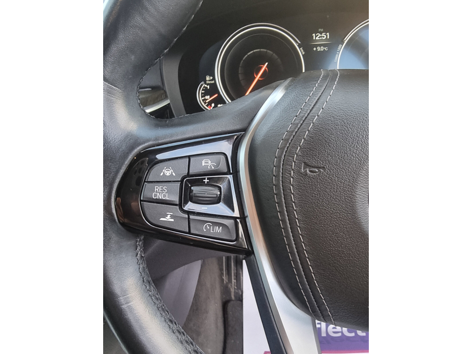 2018 BMW 5 Series - image 9