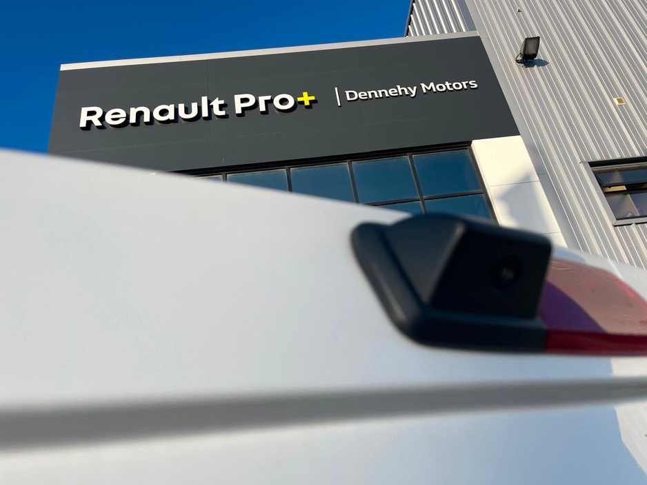 2026 Renault Trafic - image 18