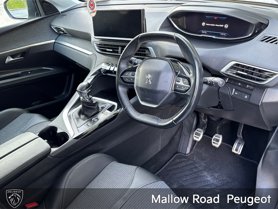 2023 Peugeot 3008 - image 2