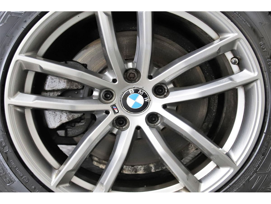 2018 BMW 5 Series - image 22